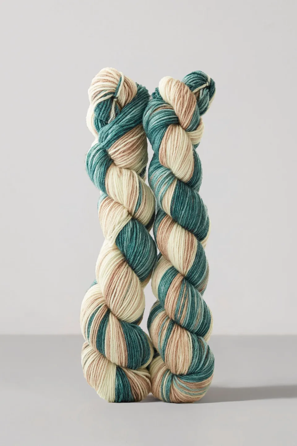 gusto-wool-echoes-1526-fil-fingering-m-rinos-lot-5 image 1