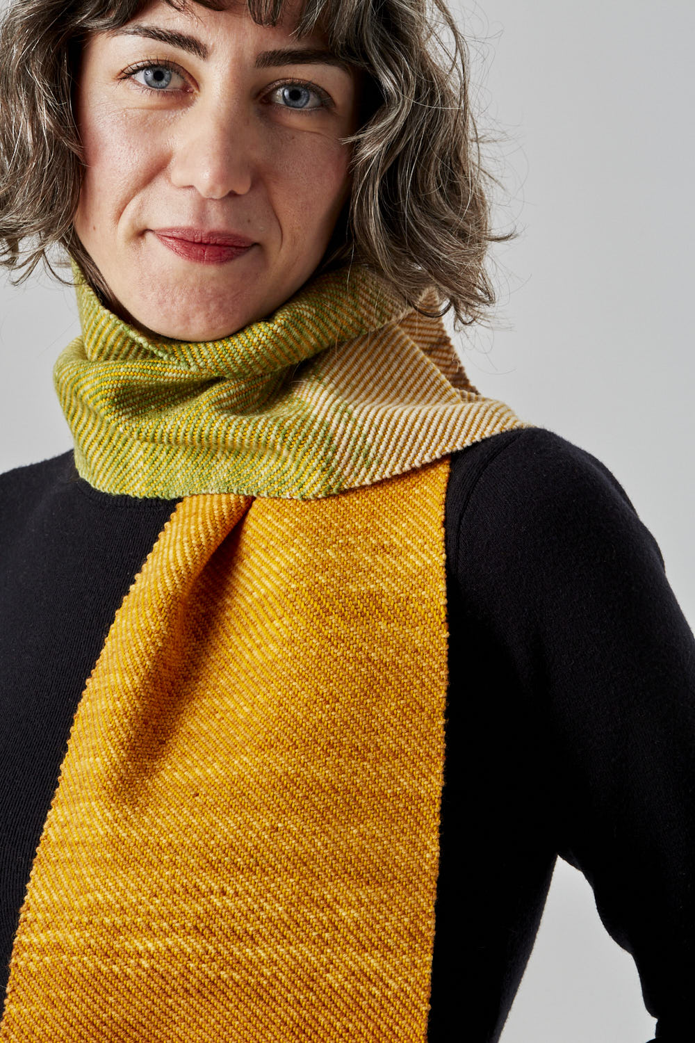 gusto-wool-ochra-patron-foulard-tiss-main image 1
