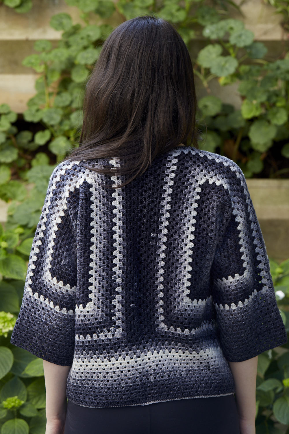 gusto-wool-square-up-jacket-patron-crochet-veste-hexagonale image 2