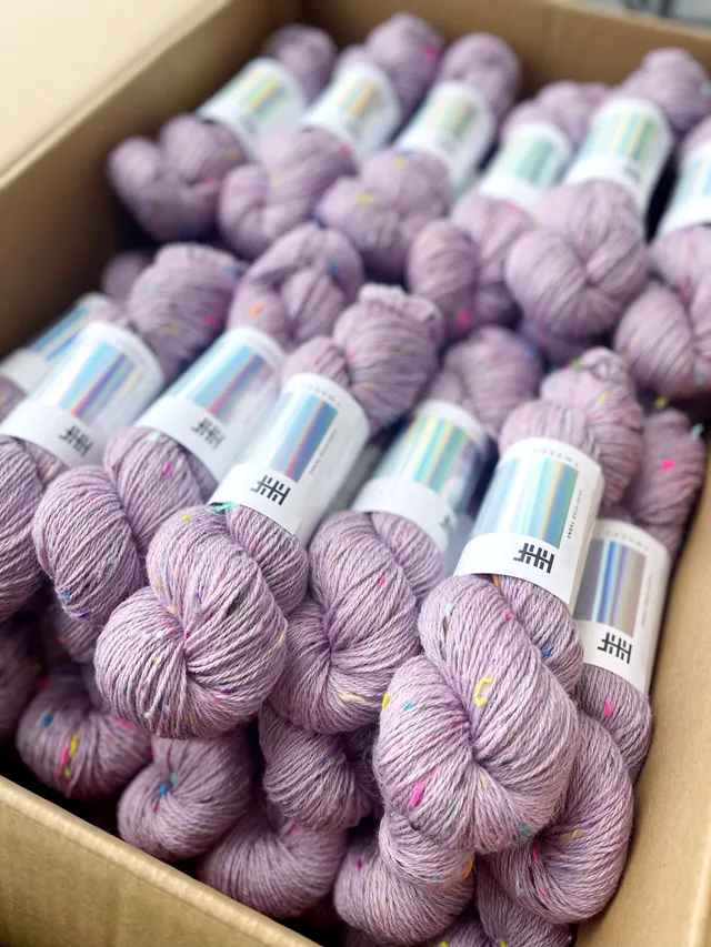 hedgehog-fibres-tweedy-fil-lullaby-100g-lavande-recycl image 1