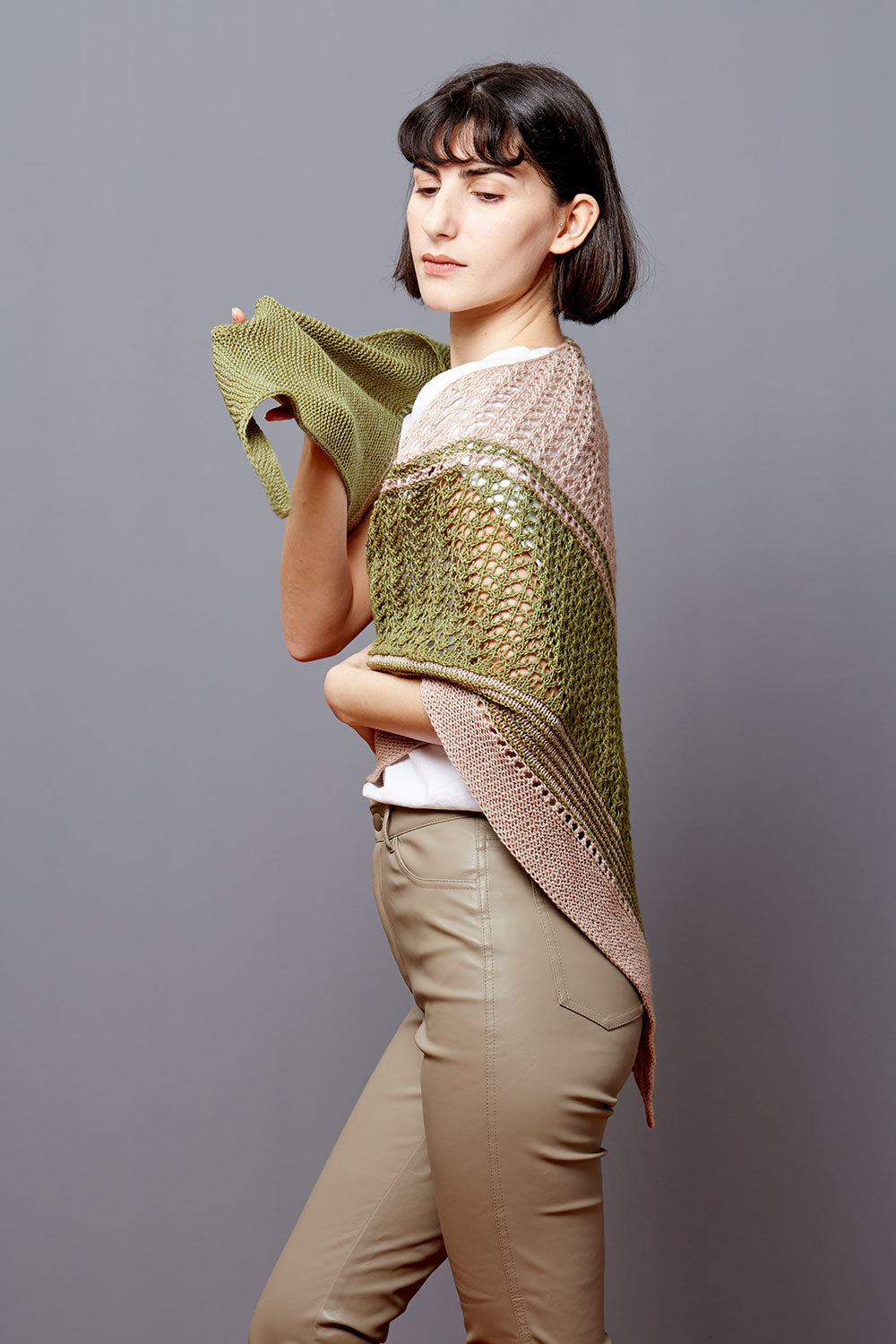 gusto-wool-umut-shawl-patron-tricot-ch-le-dentelle-bicolore image 2