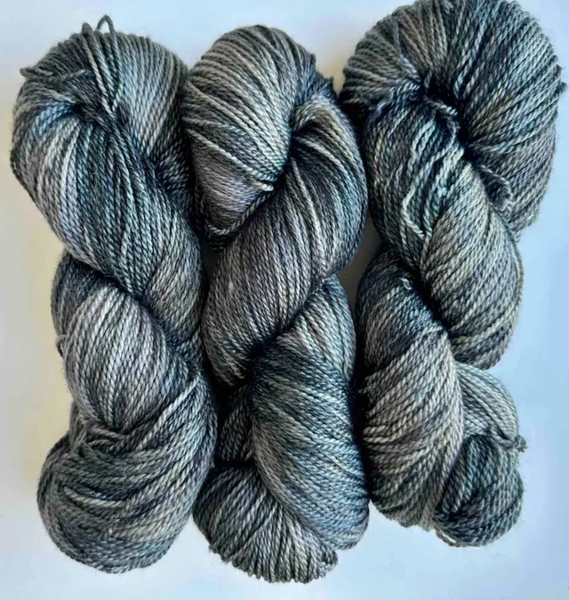 handmaiden-tree-wool-169720-fil-tricoter-teint-main image 1