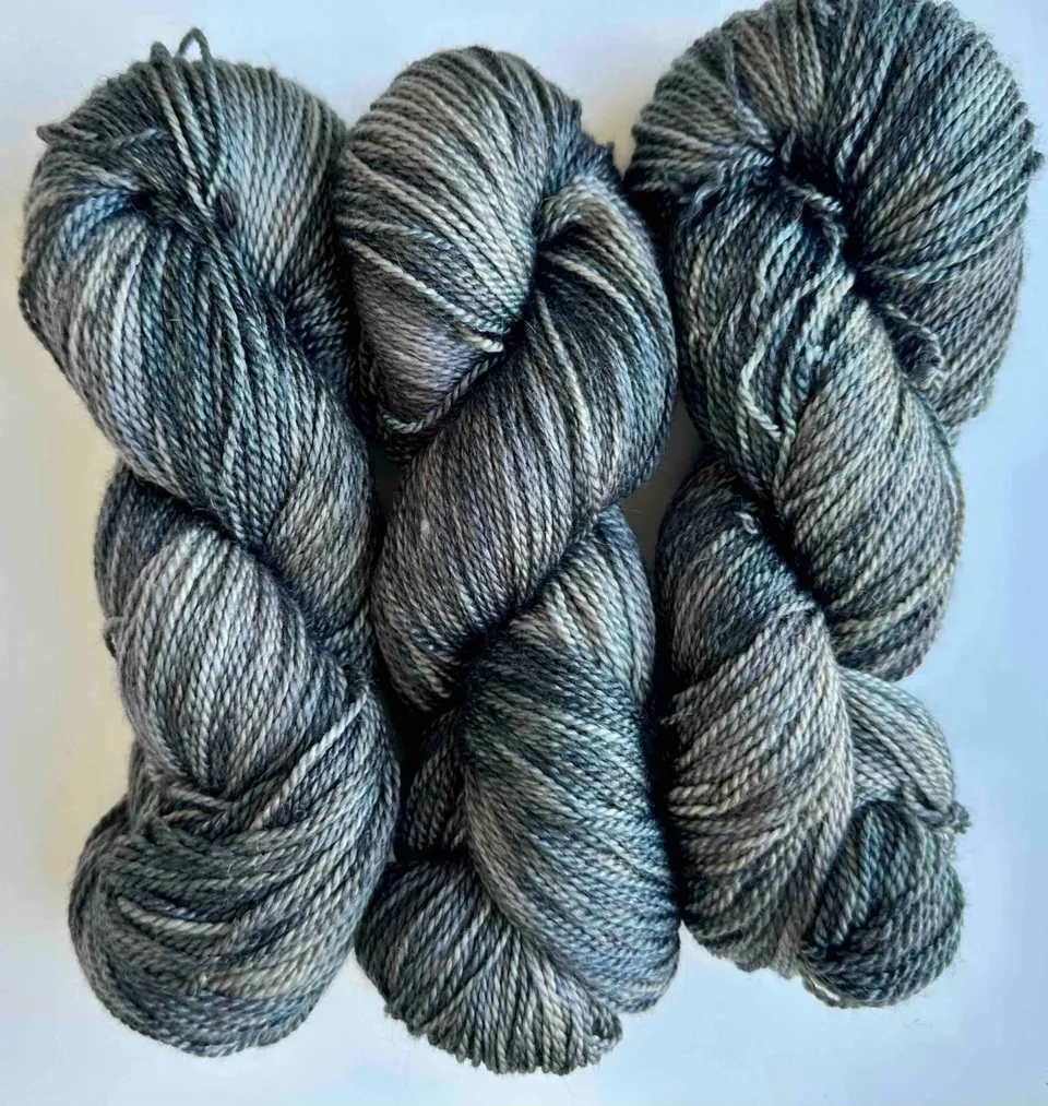 handmaiden-tree-wool-169720-fil-tricoter-teint-main image 1