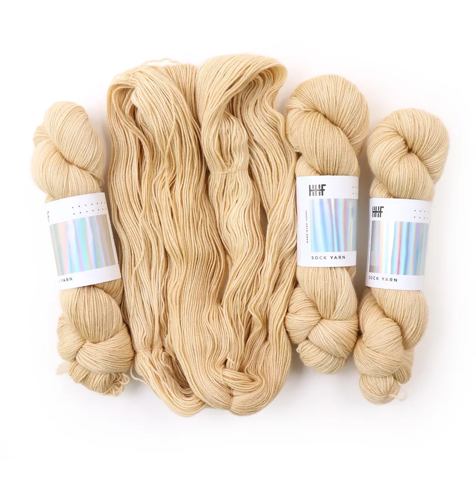 hedgehog-fibres-silence-custom-fil-tricoter-teint-main image 1