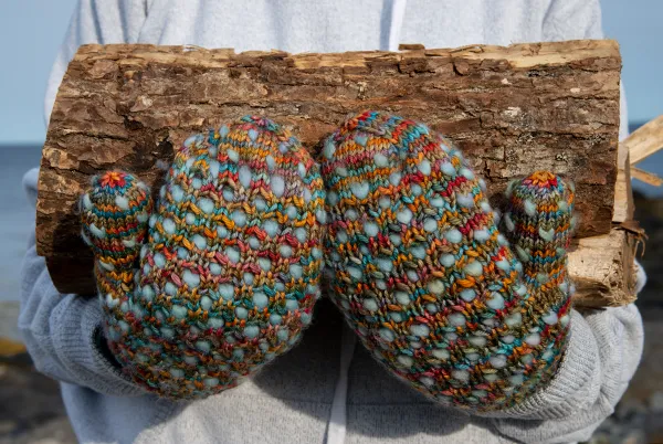 handmaiden-honey-thrum-mitten-ankle-kit-tricot-teint-main image 1