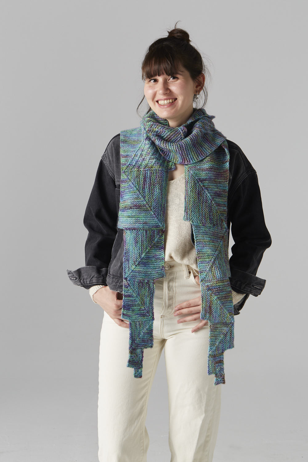 gusto-wool-house-patterns-pathfinder-scarf-patron-tricot-charpe-seul image 1