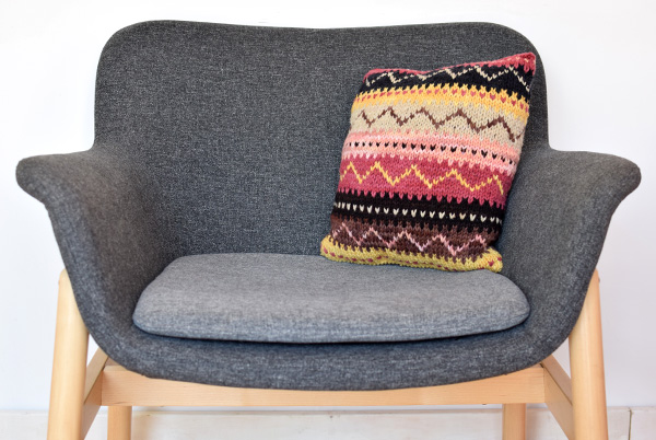 handmaiden-patterns-wonder-woolen-pillow-patron-coussin image 2