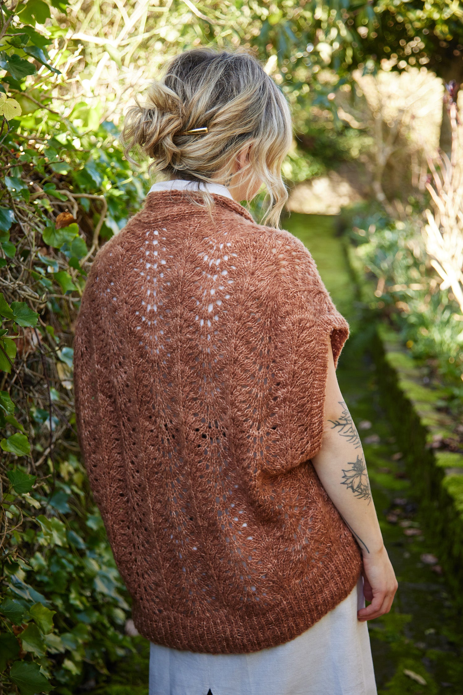 hedgehog-fibres-november-sky-patron-shrug-manches-courtes image 3