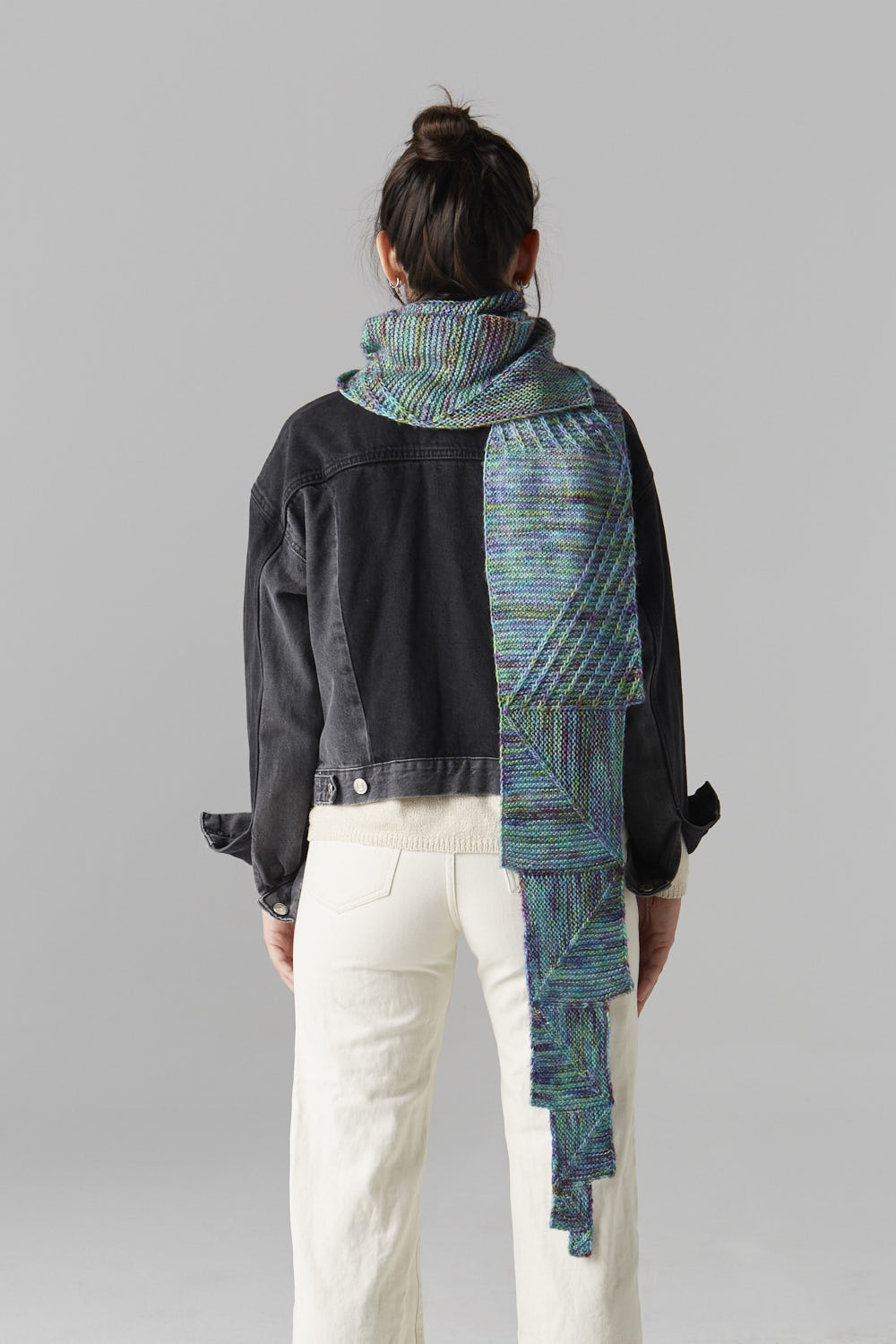 gusto-wool-house-patterns-pathfinder-scarf-patron-tricot-charpe-seul image 4