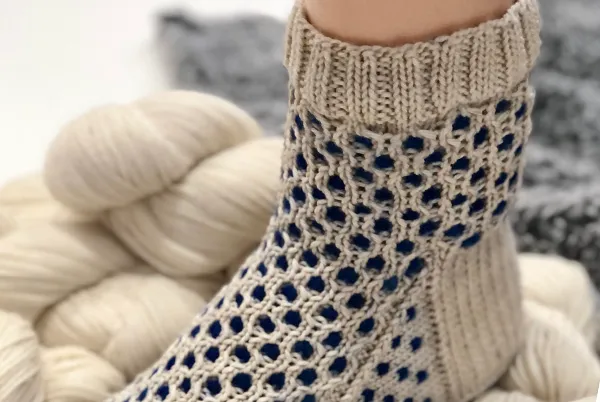 handmaiden-knitting-kits-kit-chaussons-honey-thrum image 1