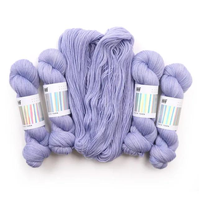 hedgehog-fibres-custom-wisteria-fil-tricoter-teinte-main image 1