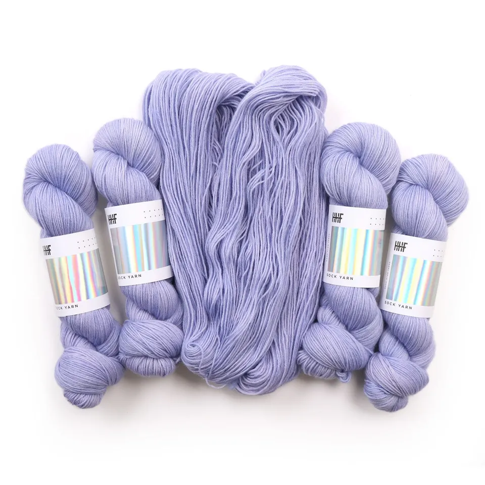 hedgehog-fibres-custom-wisteria-fil-tricoter-teinte-main image 1