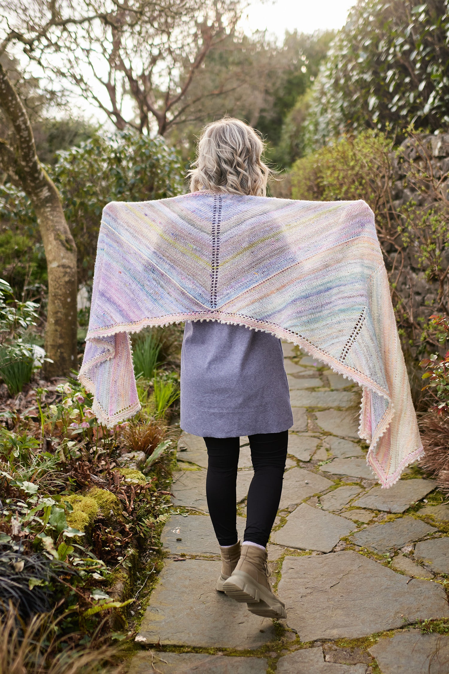 hedgehog-fibres-patterns-wildspun-wrap-patron-ch-le-m-rinos image 4