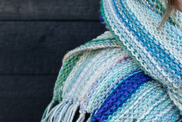 handmaiden-patterns-patron-winter-weather-wrap-ch-le image 5