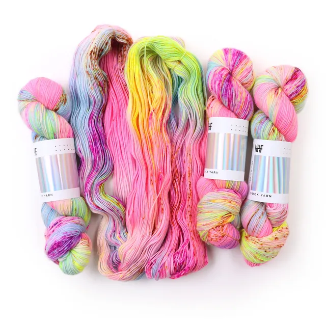 hedgehog-fibres-custom-dye-order-sweet-pea-fil-tricoter-teint-main image 1