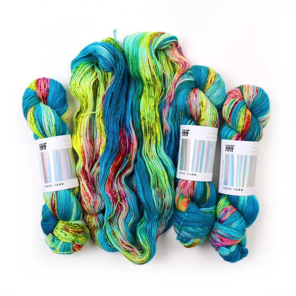 hedgehog-fibres-custom-dye-order-bubble-laine-teint-main image 1