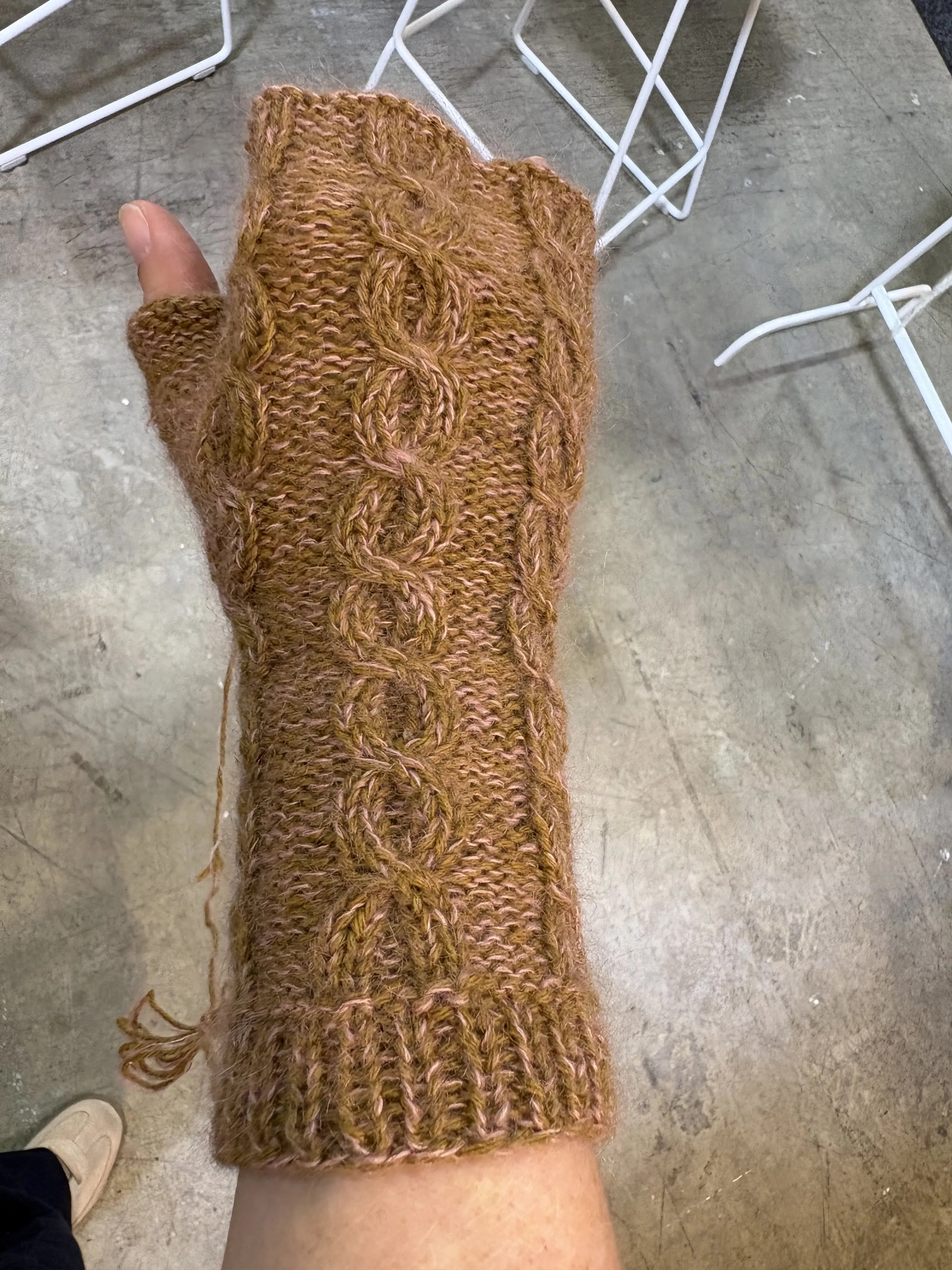 ito-patterns-snoning-varmere-patron-mitaines-torsades image 2