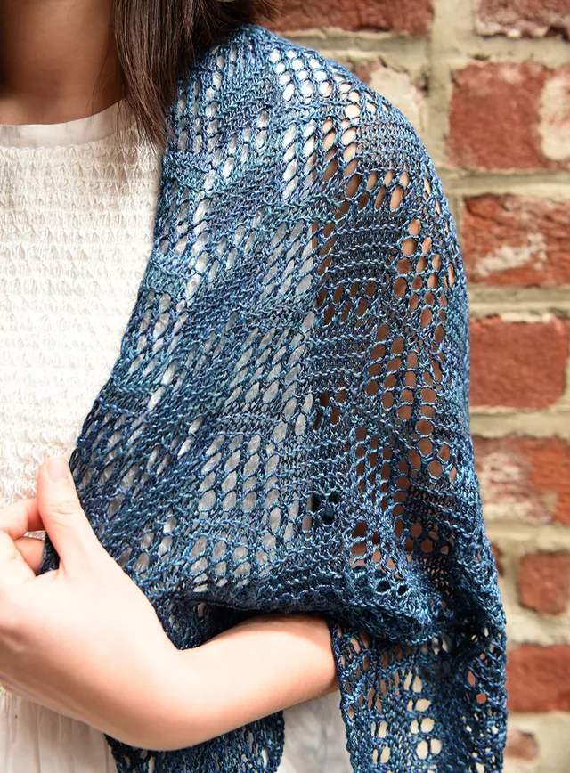 handmaiden-patterns-storm-water-shawl-patron-tricot-ch-le-dentelle image 1