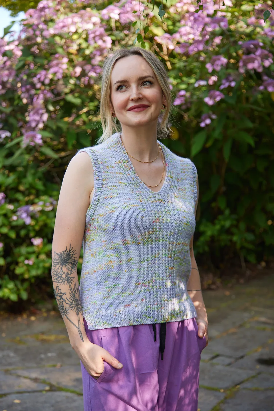 hedgehog-fibres-patterns-carraig-vest-patron-gilet-top-down image 1