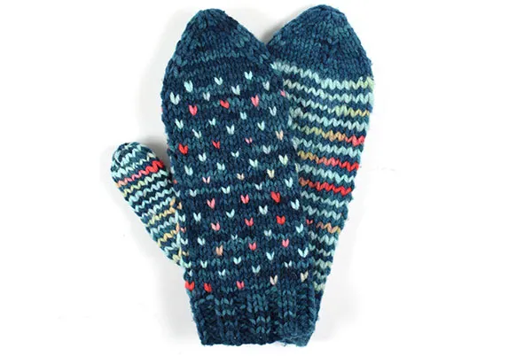 handmaiden-patterns-bluenoser-mittens-patron-tricot-gratuit image 1