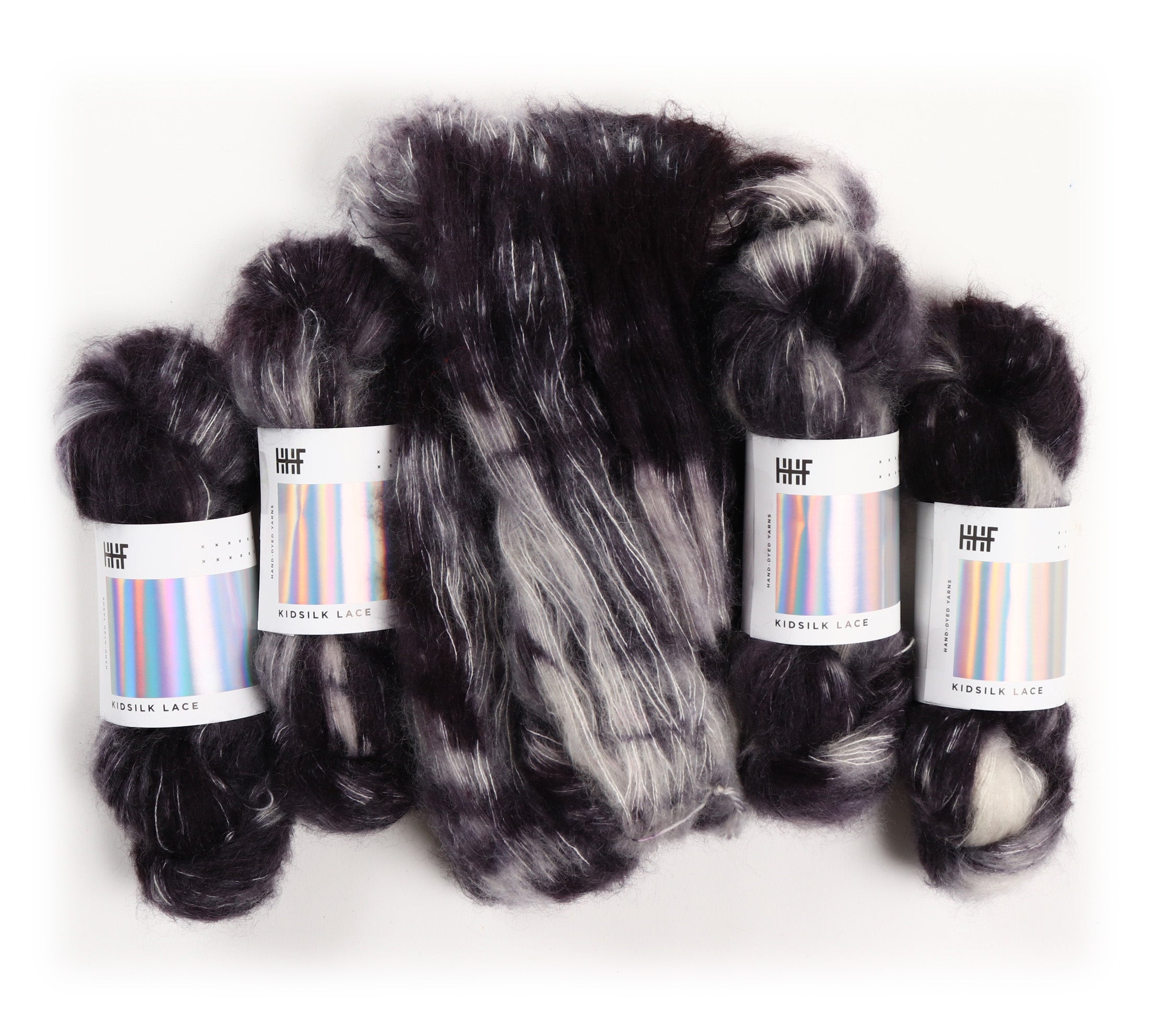 hedgehog-fibres-custom-dye-order-orca-fil-tricoter-teint-main image 5