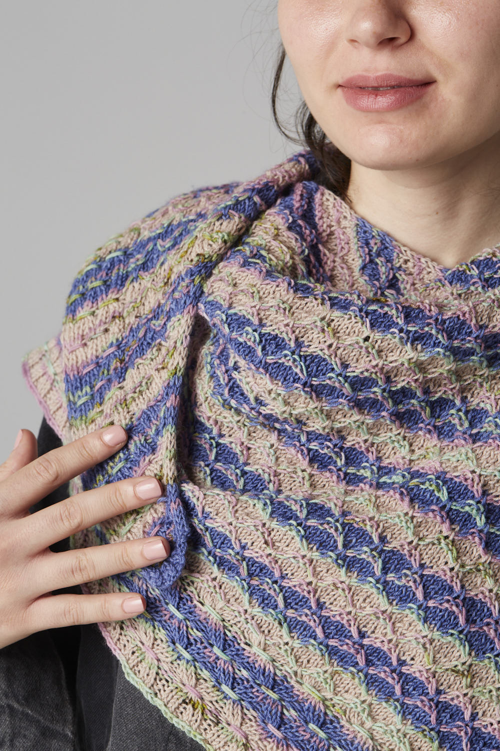 gusto-wool-apasa-patron-ch-le-triangle-fingering-seul image 5
