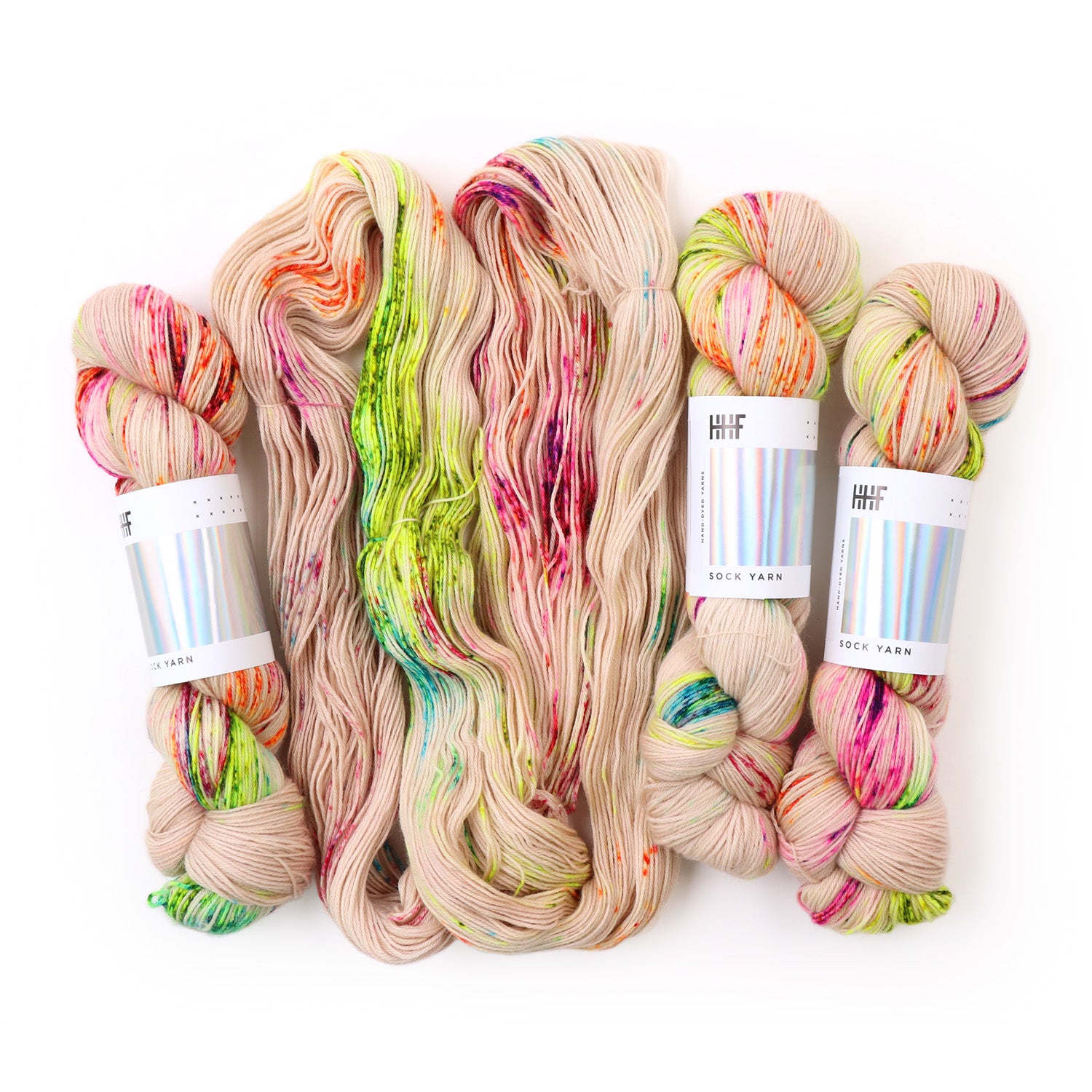 hedgehog-fibres-puffball-custom-dye-order-laine-teinte-main image 1
