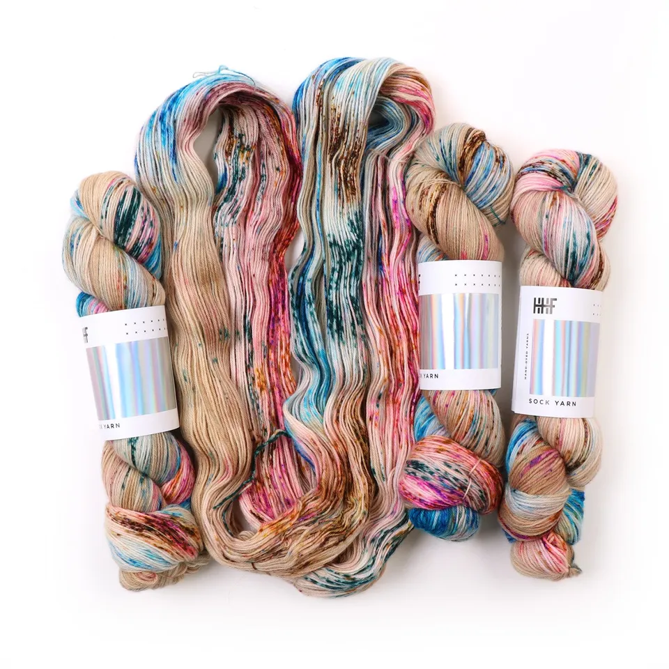 hedgehog-fibres-sock-yarn-d-j-vu-laine-chaussettes-100g image 1