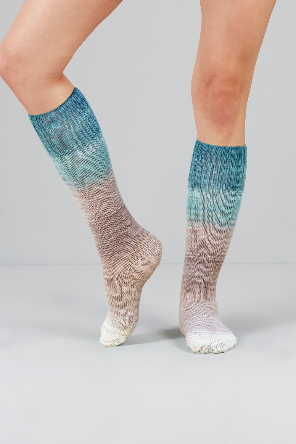 gusto-wool-echoes-1526-fil-fingering-m-rinos-lot-5 image 2