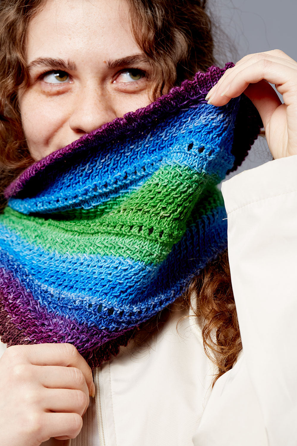 gusto-wool-chemberly-cowl-patron-snood-fingering-dentelle image 2