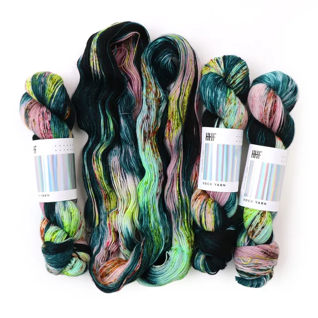 hedgehog-fibres-custom-dye-order-brine-fil-teint-main-bleu image 1