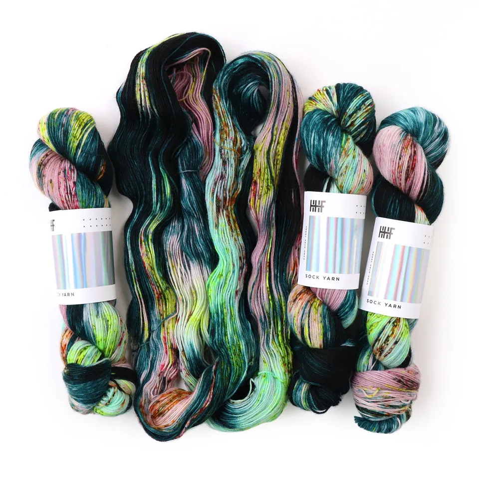 hedgehog-fibres-custom-dye-order-brine-fil-teint-main-bleu image 1