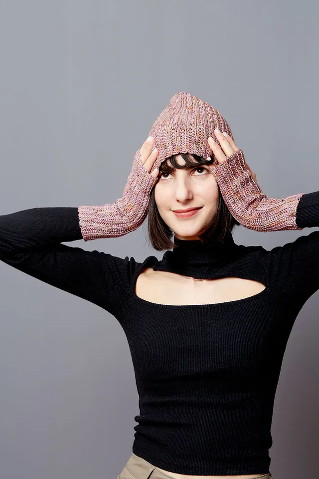 gusto-wool-edgewise-hat-patron-crochet-bonnet-fingering image 1