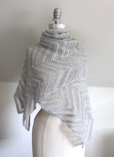 handmaiden-patterns-chevron-cloud-patron-tricot-ch-le image 1