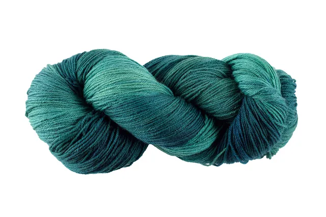 handmaiden-knitting-kits-cabin-socks-kit-chaussettes-patron image 1