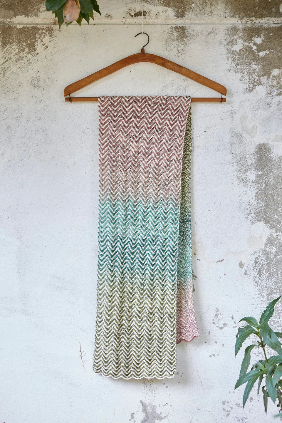 gusto-wool-zickzack-scarf-kit-charpe-chevrons-fingering image 1