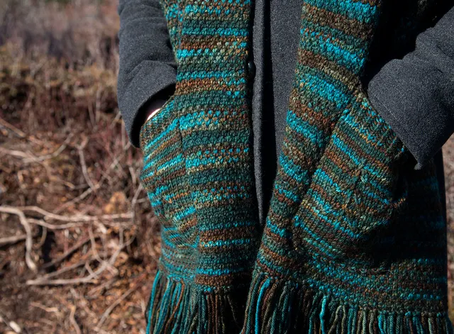handmaiden-patterns-tree-pocket-scarf-patron-tricot-charpe-poches image 1