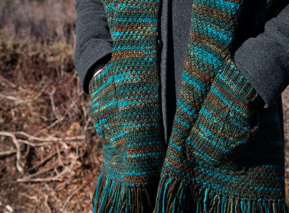 handmaiden-patterns-tree-pocket-scarf-patron-tricot-charpe-poches image 1