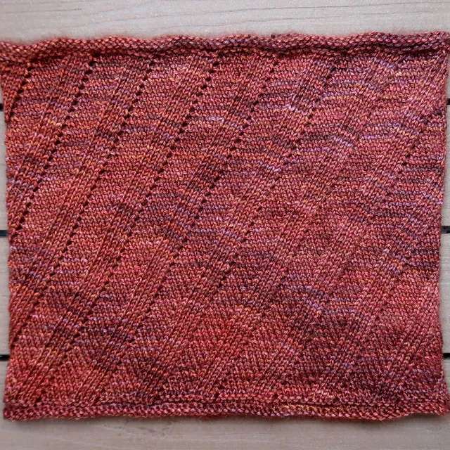 handmaiden-patterns-spin-you-round-patron-tricot-ch-le-rond image 1