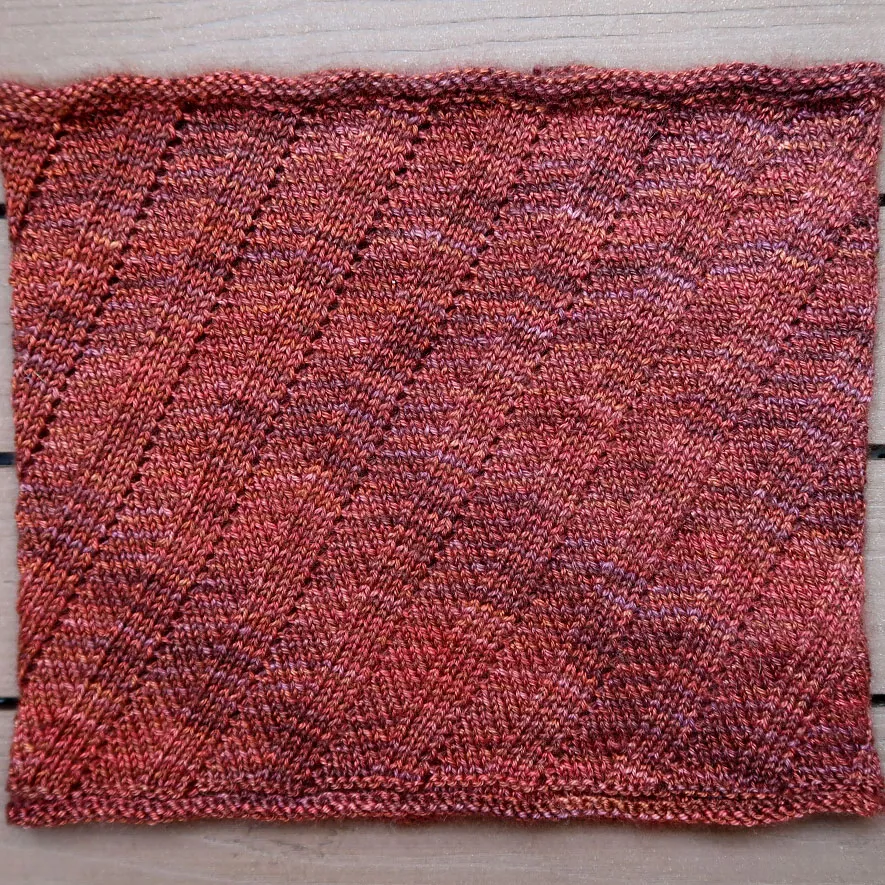 handmaiden-patterns-spin-you-round-patron-tricot-ch-le-rond image 1