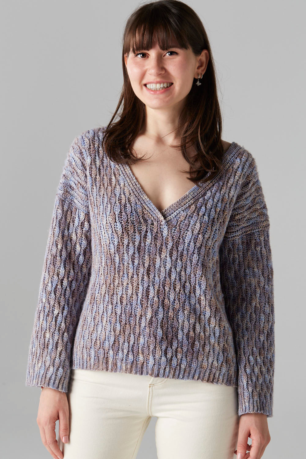 gusto-wool-undine-pull-patron-crochet-col-v-kit-olio image 1