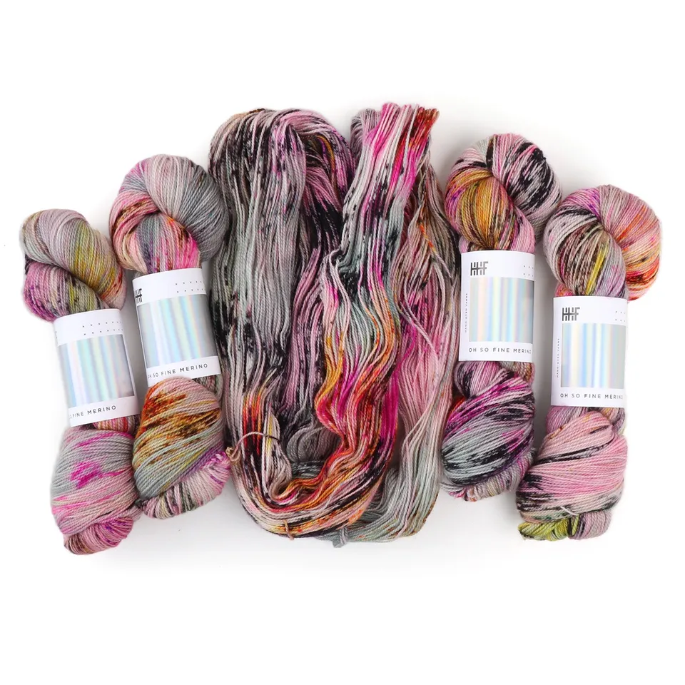 hedgehog-fibres-oh-so-fine-potluck-3906-laine-merinos-100g image 1