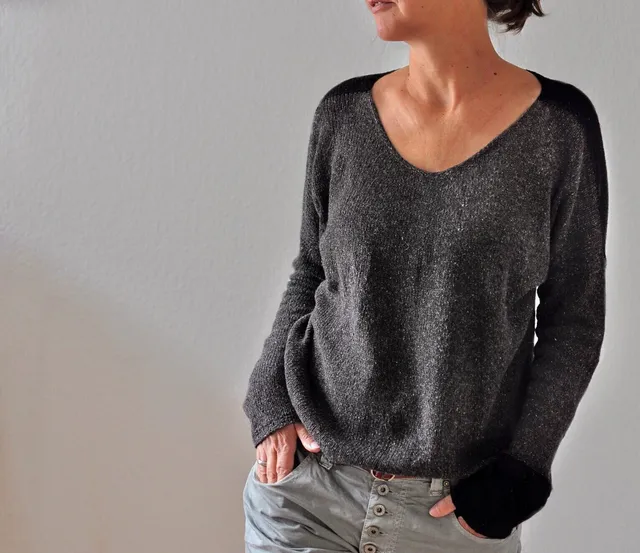 ito-patterns-rime-patron-pullover-col-v-top-down image 1
