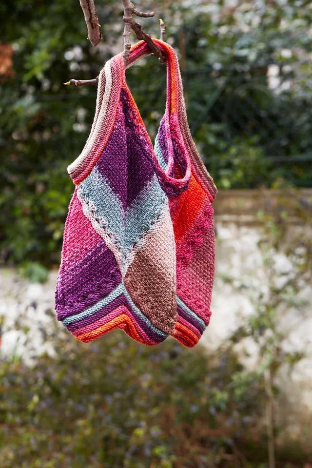 gusto-wool-scrapbuster-satchel-patron-sac-tricot-echoes image 1