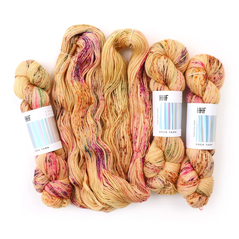 hedgehog-fibres-custom-dye-order-dijon-fil-tricoter-teint-main image 1