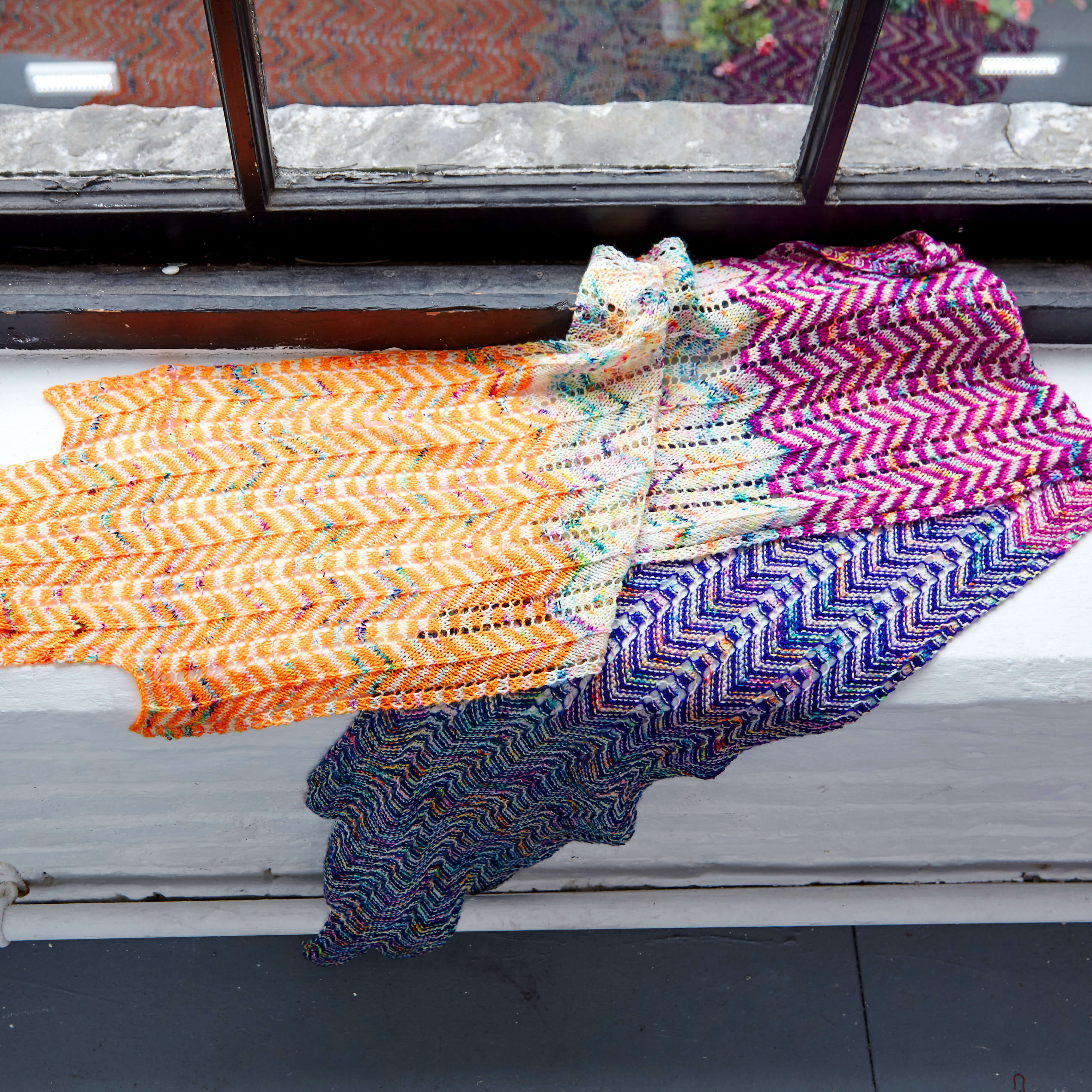 hedgehog-fibres-born-trippy-patron-foulard-chevrons image 4
