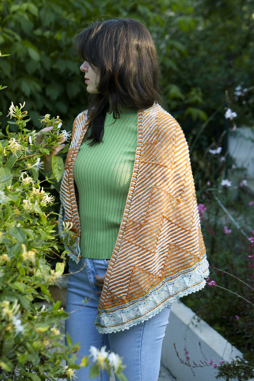 gusto-wool-rhythmic-shawl-patron-ch-le-tricot-fingering image 2