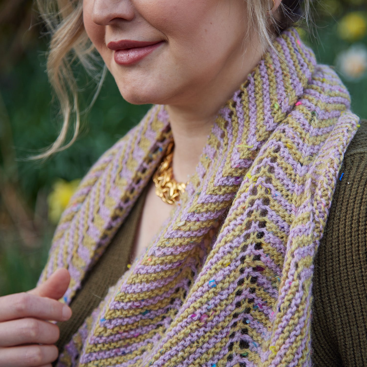 hedgehog-fibres-patterns-tweedy-stripes-patron-charpe image 3
