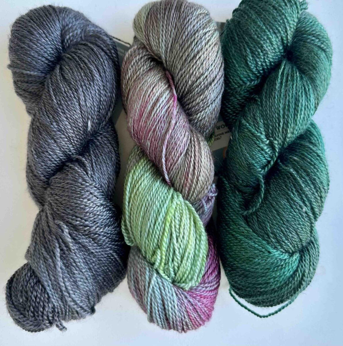 handmaiden-tree-wool-169733-fil-laine-hiver-teint-main image 1