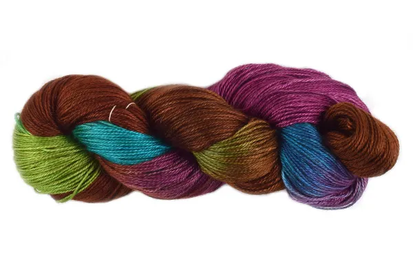 handmaiden-camelspin-fil-tricoter-laine-camel-teint-main image 1